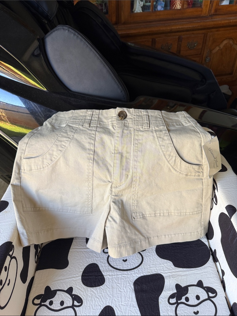 NWT Wm’s 2 Universal Threads Light Khaki Cotton Shorts